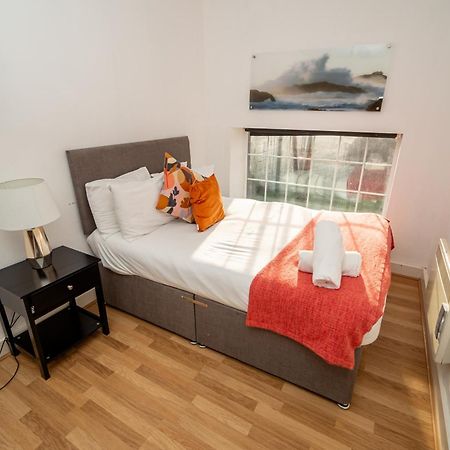 Cozy And Modern 2-Bed Apartment 斯旺西 外观 照片