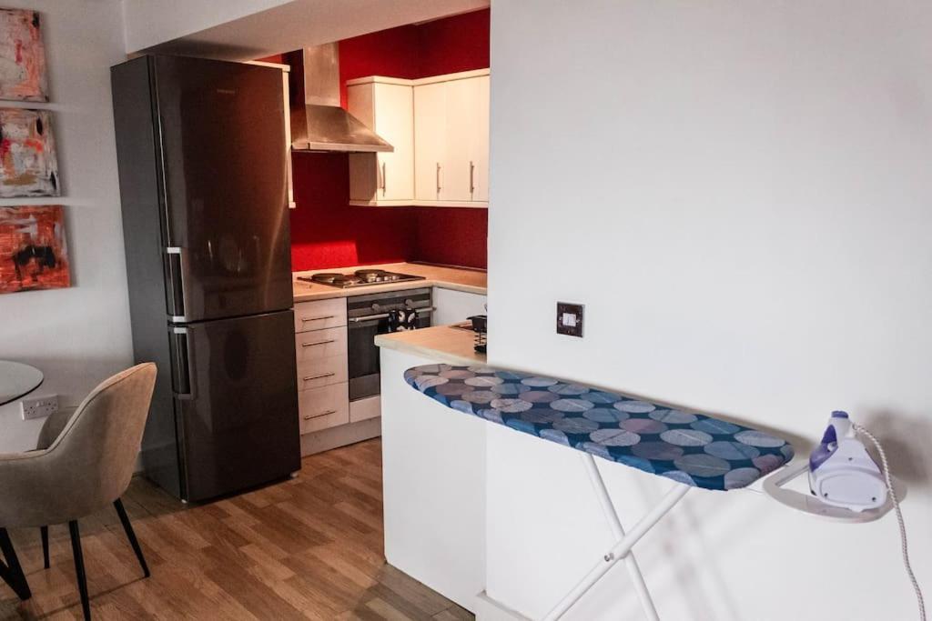 Cozy And Modern 2-Bed Apartment 斯旺西 外观 照片