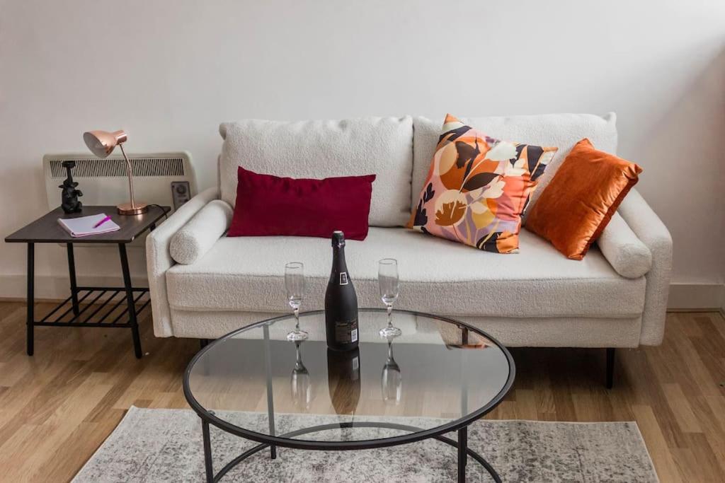 Cozy And Modern 2-Bed Apartment 斯旺西 外观 照片